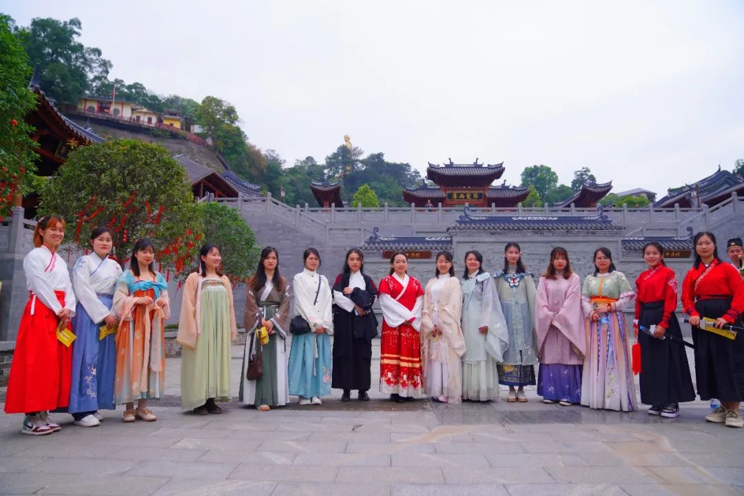 團青關(guān)注丨遇見春天，浪漫與你